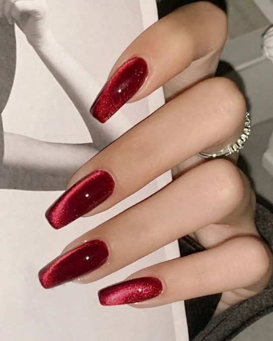 Red and Black Cat Eye Nails