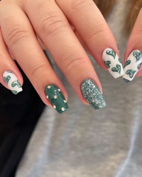 nails blend white and forest green with glitter and heart motifs for dating nights