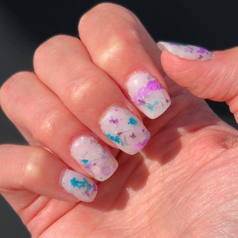 25 Adorable Mother's Day Nail Art Designs to Celebrate Motherhood 24 lalanailsit Pressed Flower Dream