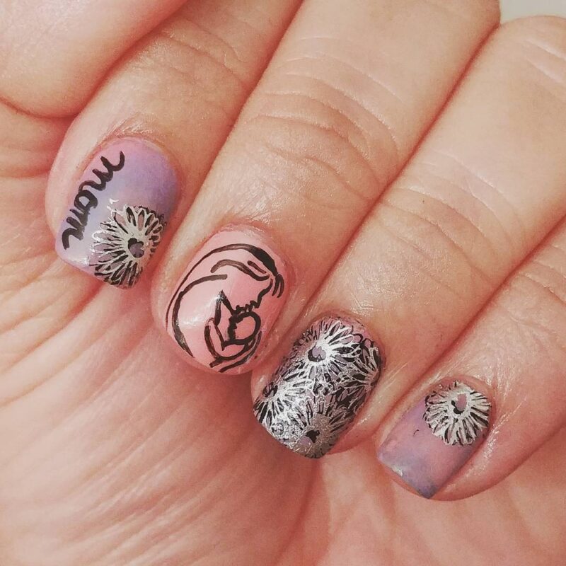 25 Adorable Mother's Day Nail Art Designs to Celebrate Motherhood 5 unasbylore Gentle Maternal Bond